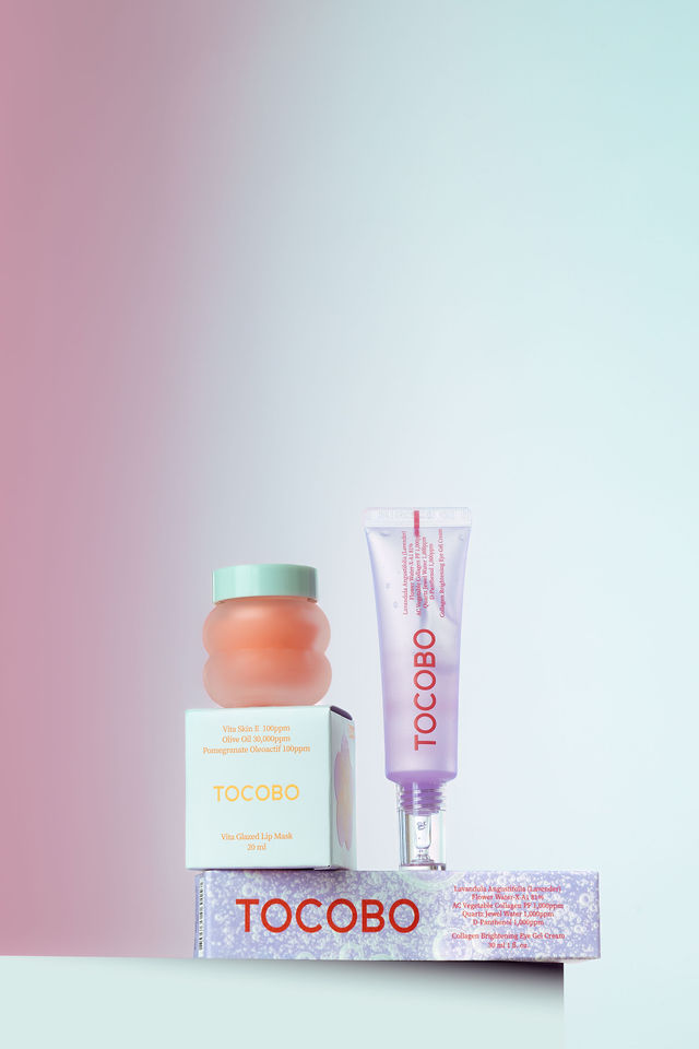 Baume en pot et gloss à lèvres Tocobo posés sur leurs boîtes